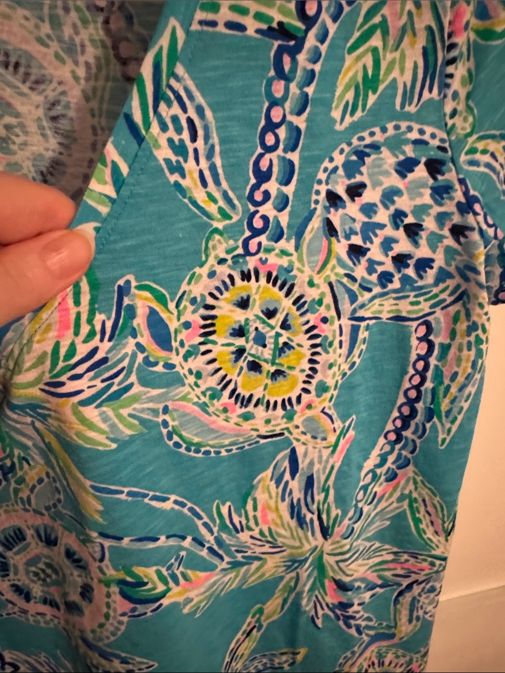 Lilly Pulitzer Teal Blue Etta V-Neck Tropical Print Tee size M Bermuda blue - Picture 4 of 7